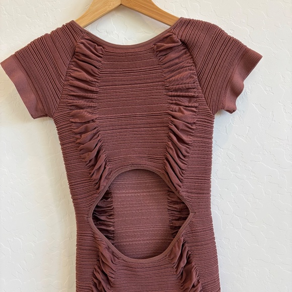 Aura Brown Body Con Short Sleeve Ruched Cut Out Dress Size XS/S - Picture 6 of 7